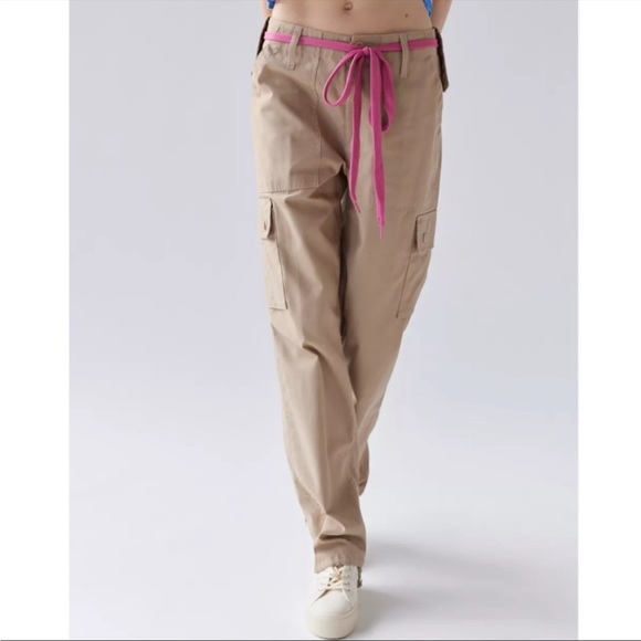 NWT URBAN RENEWAL Vintage Low-Rise Cargo Pant in Tan Sz 32 - Picture 4 of 5